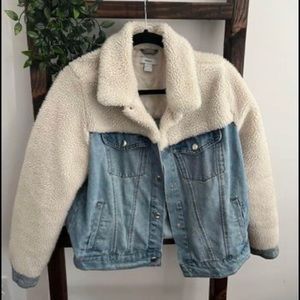 Women’s jean jacket small